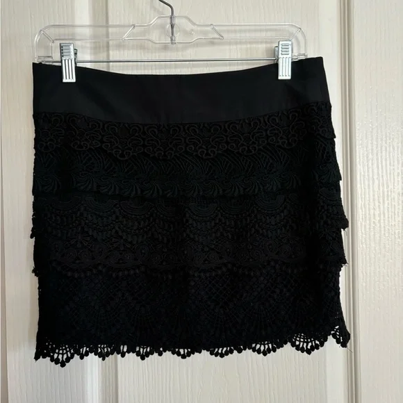 Bebe adorable size 2 lace skirt. Side zip. Fully‎ lined. New without tags. - Picture 5 of 7